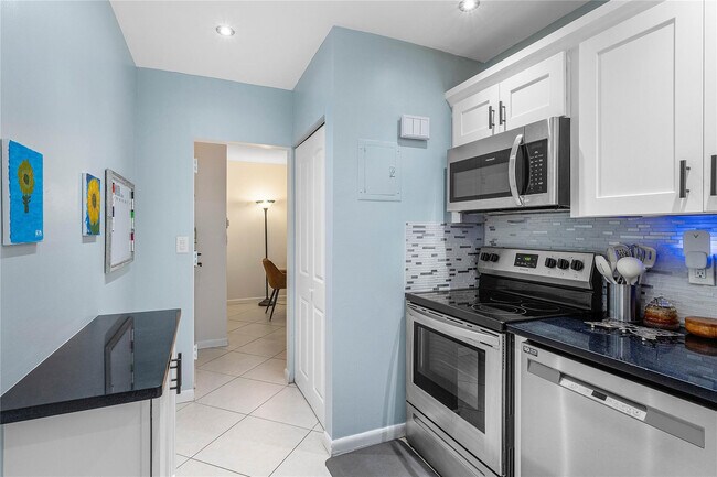 Foto del edificio - 3111 Oakland Shores Dr