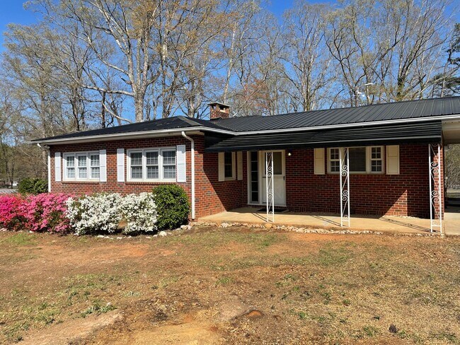 Foto del edificio - 3 BED, 1 BATH HOME LOCATED IN ASHEBORO!
