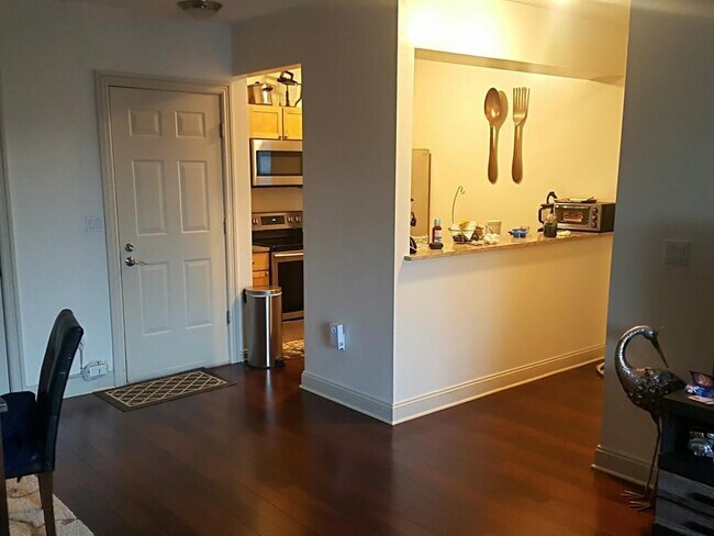 Building Photo - 543 Main St