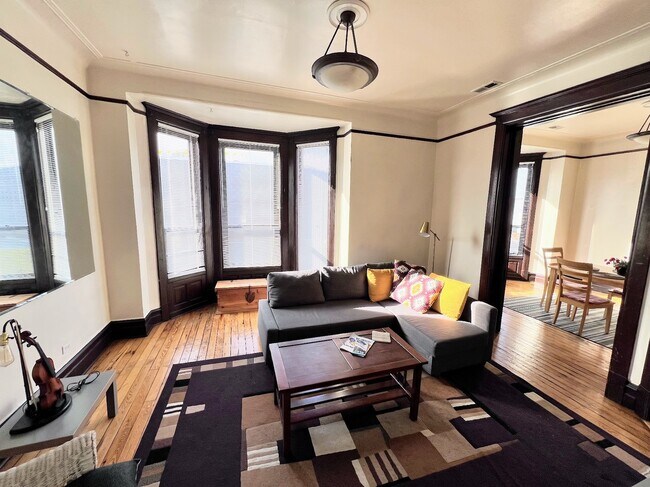 Foto del edificio - 2187 N Clybourn Ave