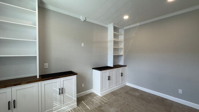 Foto del edificio - Charming 2-Bed Townhouse with on Ashley River Road!