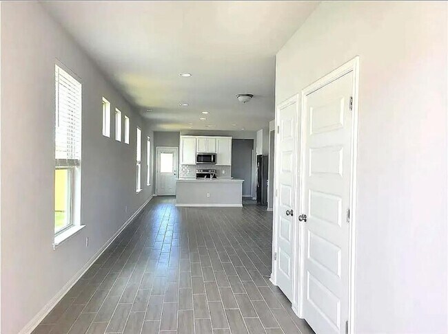 Building Photo - 489 Unforgiven Ln