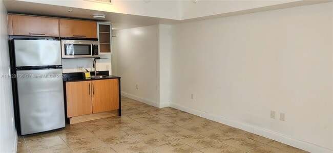 Building Photo - 1750 N Bayshore Dr