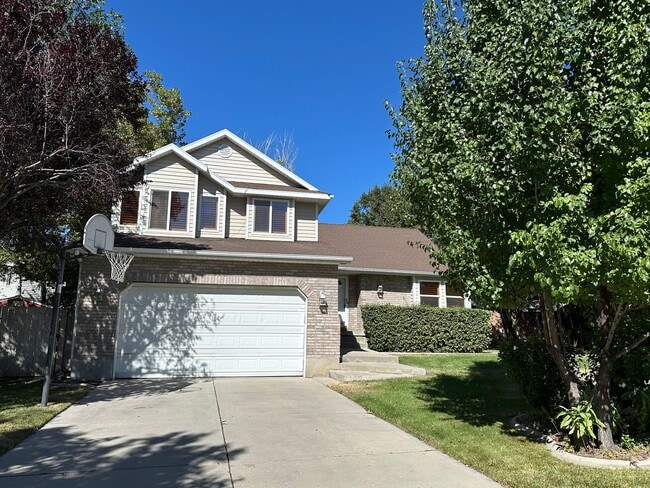 4 Bed 2 1/2 Bath Home in Sandy - 4 Bed 2 1/2 Bath Home in Sandy