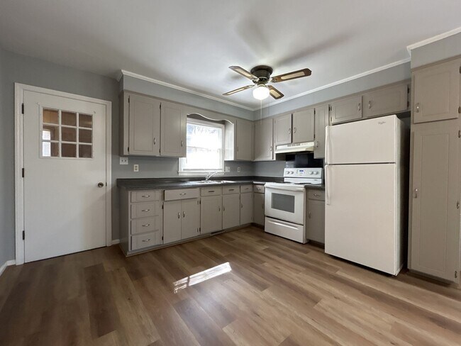 Building Photo - Oak Forest