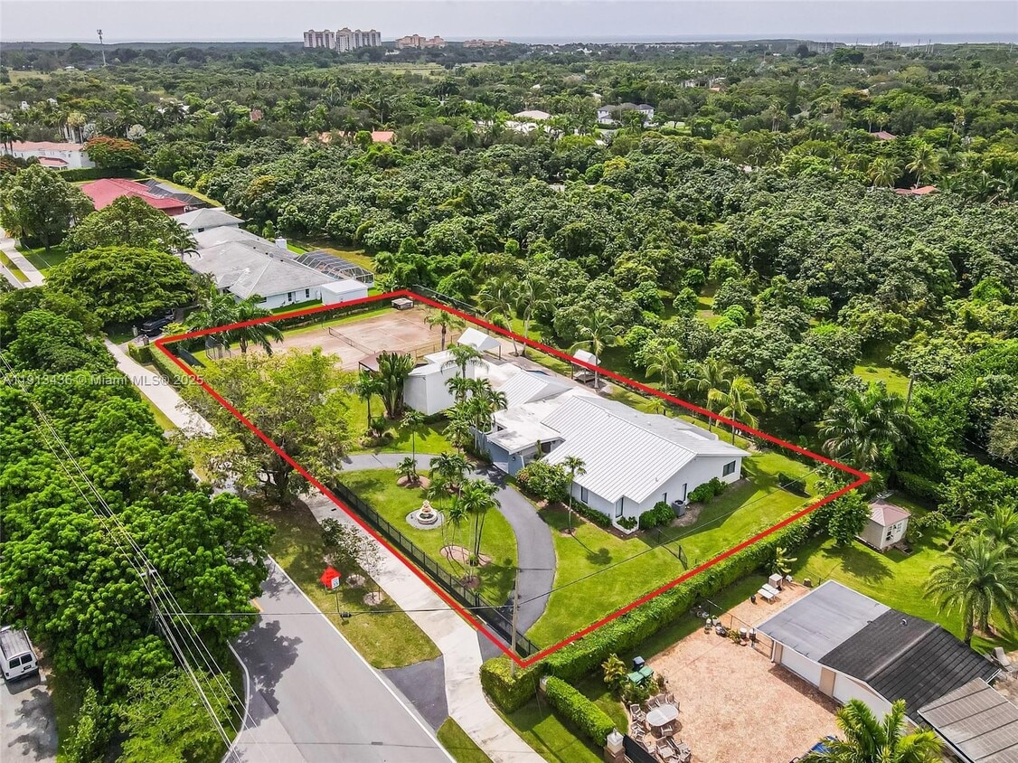 Foto principal - 6900 SW 136th St