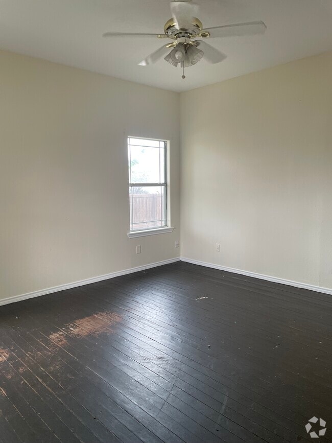 Building Photo - 428 S Texas Ave