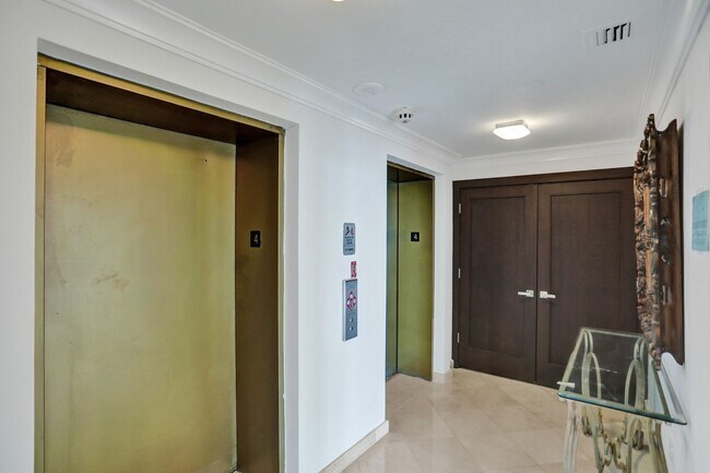 Foto del edificio - 10101 Collins Ave