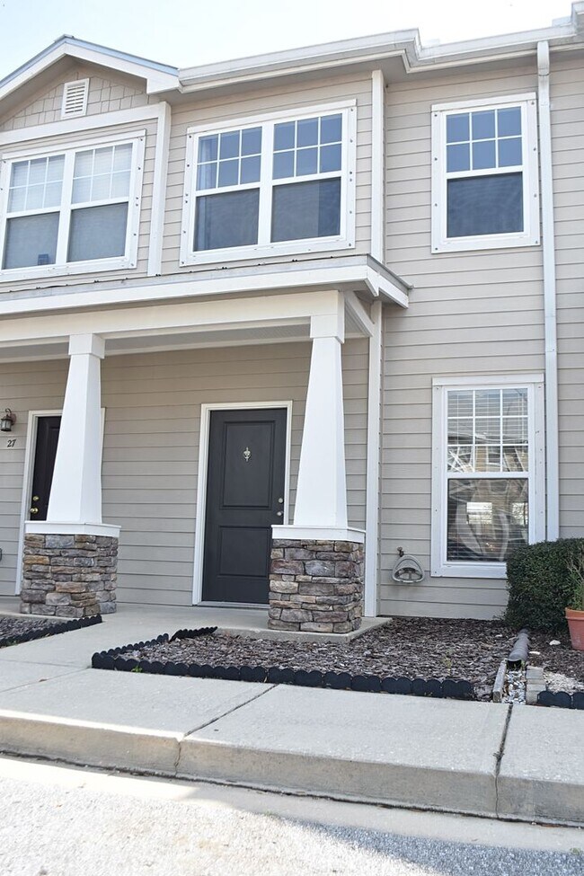 Foto del edificio - Like NEW 2 Bedroom 2.5 Bath Townhouse in V...