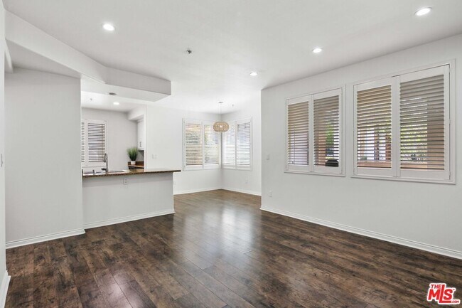 Foto del edificio - 360 W Ave 26