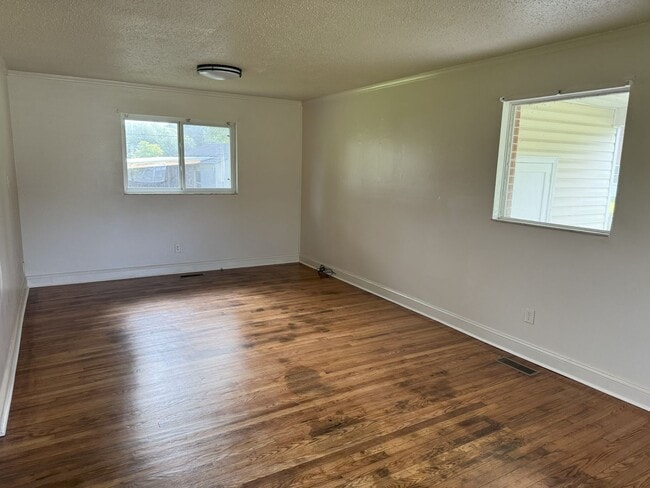 Building Photo - 926 Greenfield Heights Blvd