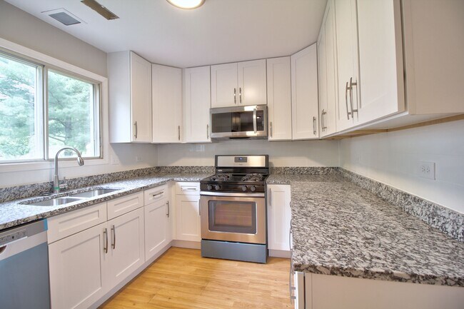 Building Photo - 1741 Tufts Ct