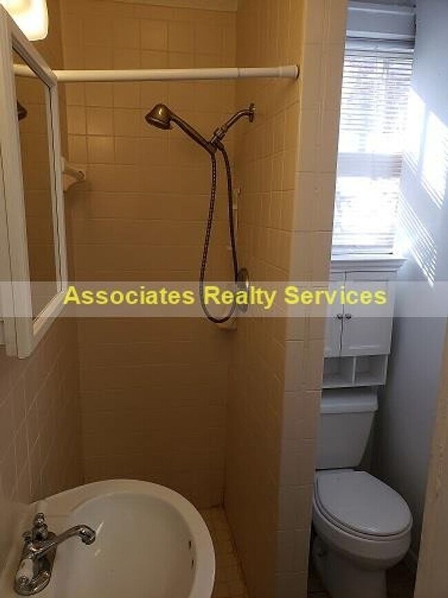 Foto del edificio - Walk to UF!   Cute/Historic 3 bedroom, 2 bath, LOOK!