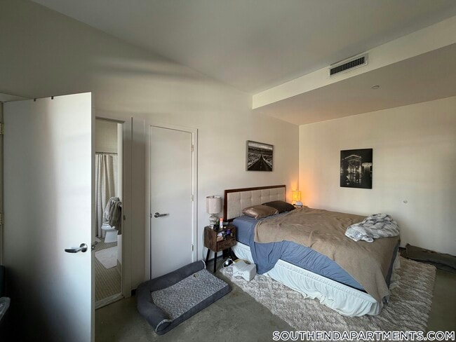 Building Photo - 160 E Berkeley St