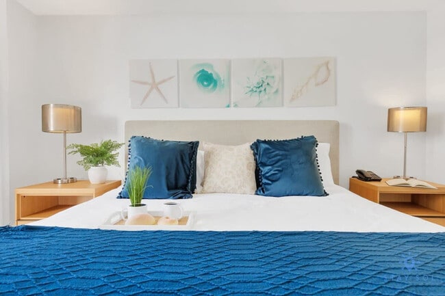 Building Photo - 2602 E Hallandale Beach Blvd