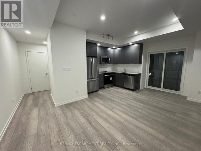 Building Photo - 17-17 Lytham Grn Cir