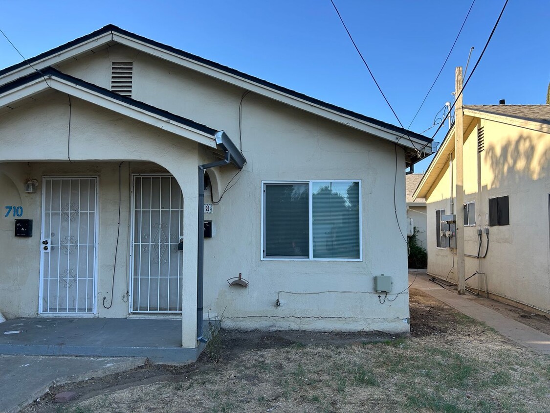 Foto principal - 1 bedroom 1 bath Duplex Located in Merced!!