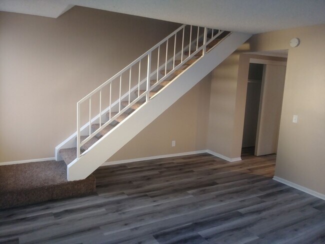 Building Photo - 798