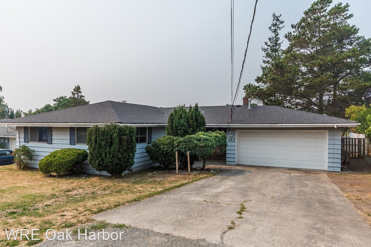 Foto principal - 3 br, 2 bath House - 453 SE Pasek St.