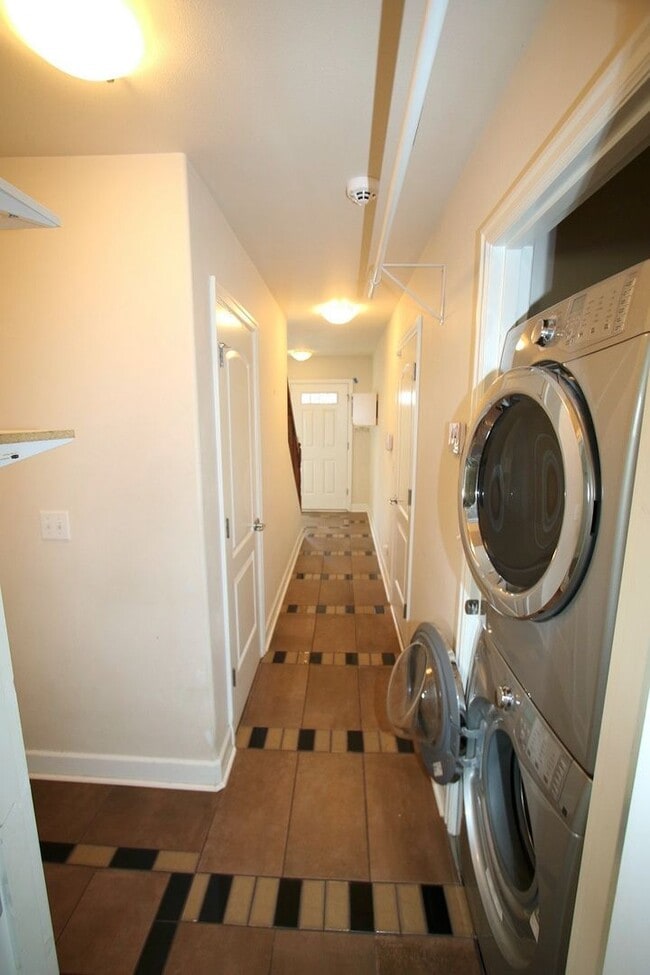 Building Photo - 2 Bedroom East Anchorage Condo near JBER!