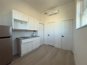 Building Photo - 401 E Columbus Dr