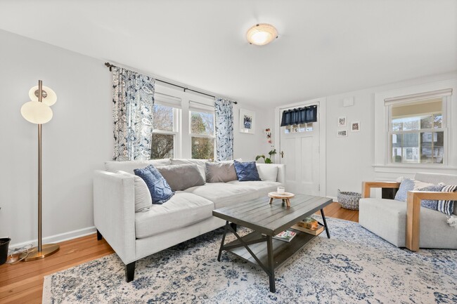 Living Room - 117 Dunn Ave