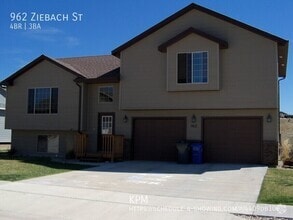Building Photo - 962 Ziebach St