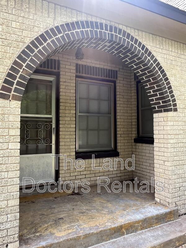 Building Photo - 503 S Johnston