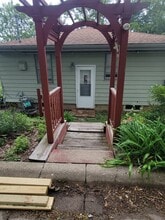 Building Photo - 410 Kutz Ln