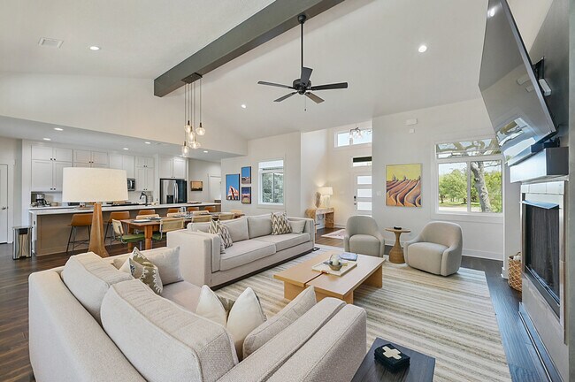 Building Photo - 401 W Brookside Dr