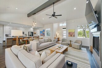 Building Photo - 401 W Brookside Dr