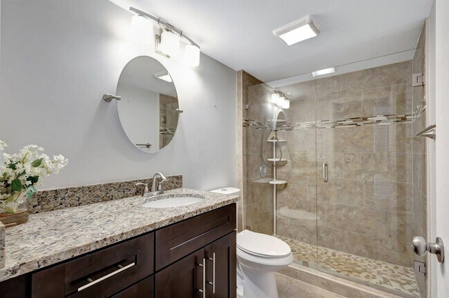 Foto del edificio - 2741 Village Blvd