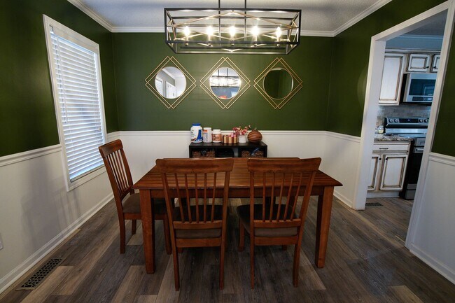 Foto del edificio - 218 English Walnut Dr