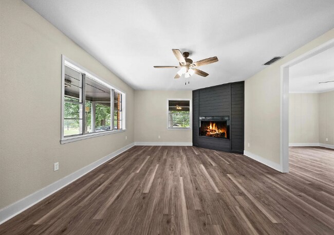 Building Photo - 246 4th Ave