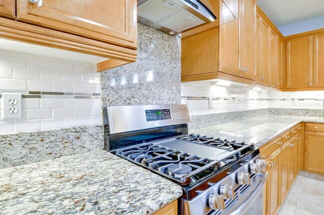 Building Photo - 171 W Santa Barbara Way