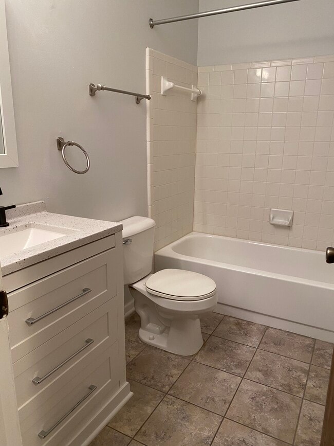 Building Photo - 28235 Raleigh Crescent Dr