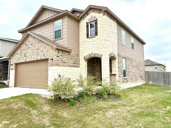 Foto del edificio - *COMING SOON* Sophisticated Two-Story Home with Versatile Loft Space!