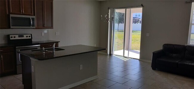 Building Photo - 3020 Sanderling St