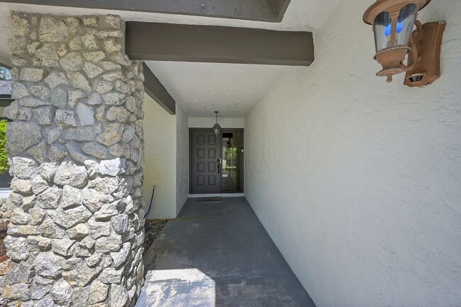 Building Photo - 1800 Primrose Ln