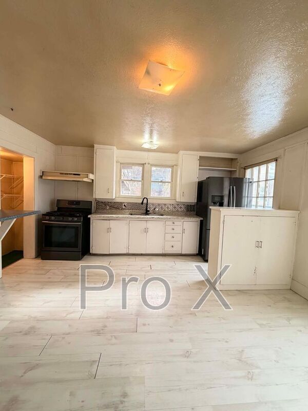 Foto del edificio - 401 S Jackson Ave