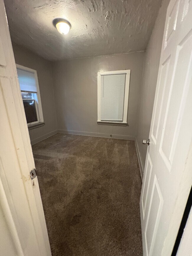 Building Photo - 14249 Cloverlawn Ave