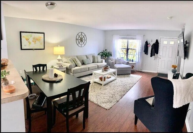 Foto del edificio - 8422 Sawmill Rd