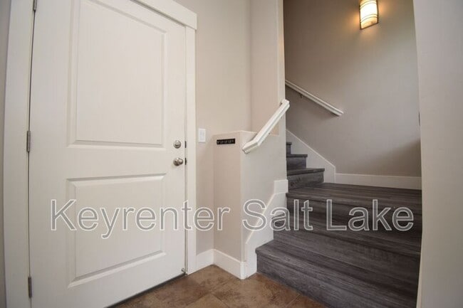 Building Photo - 11373 S Oakmond Rd