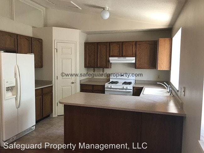 Building Photo - 3287 S Water Lily Dr