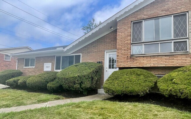 Building Photo - 3327 Roosevelt Boulevard Multi Unit