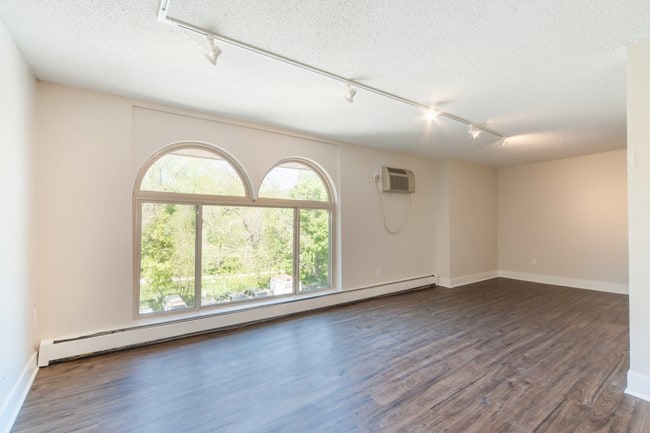 Photo - 2121 Canyon Apartments