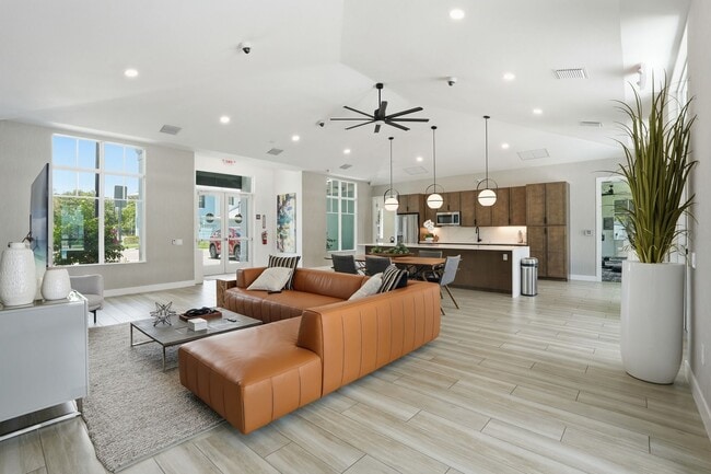 Foto del edificio - Fully Furnished 3 Bedroom, 3.5 Bath Townhome