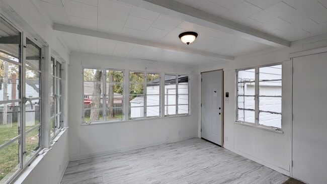 Foto del edificio - 3 bd 1.5 ba ranch home with screened back ...