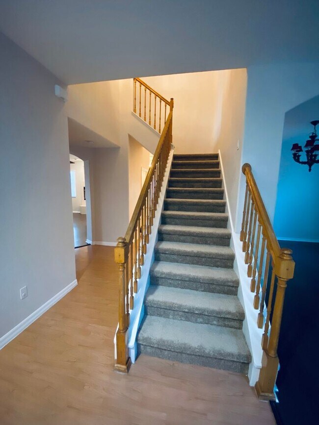 Foto del edificio - 4 br, 2.5 bath House - 2015 Surrey Glen Dr