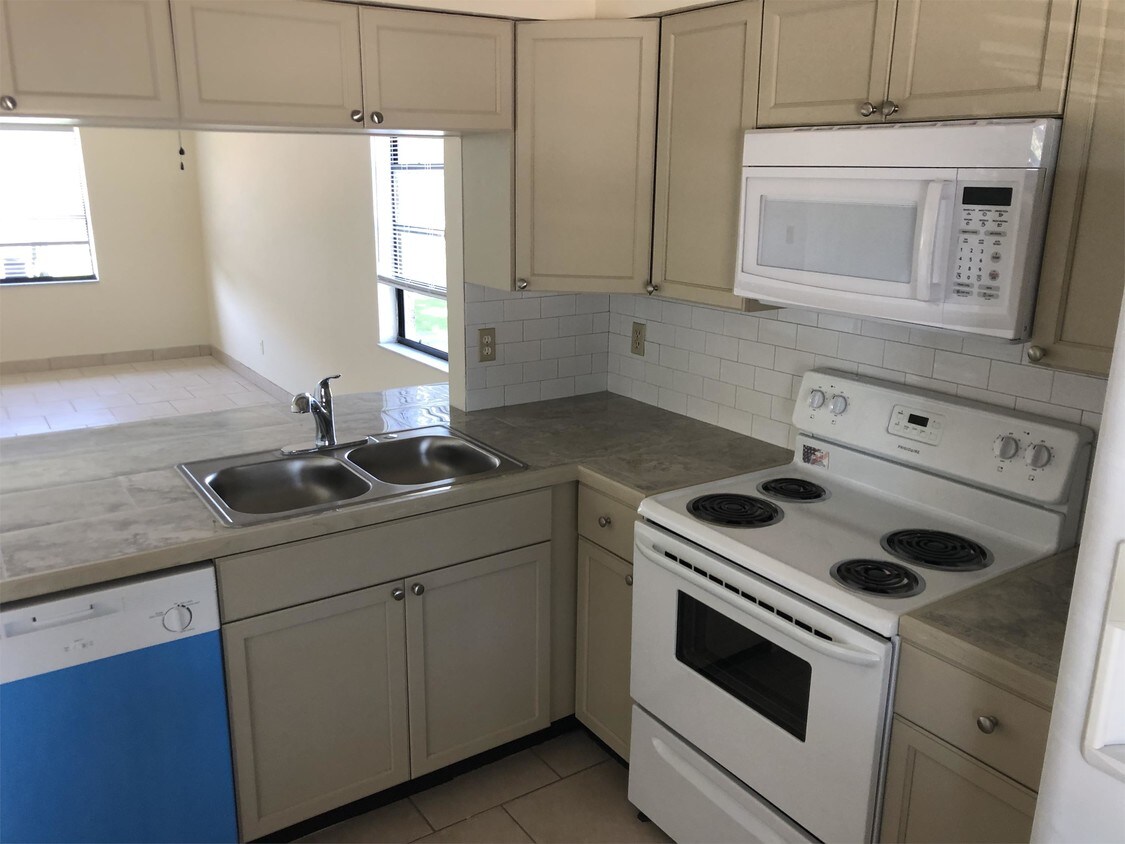 Foto principal - 7800 Belcher Rd